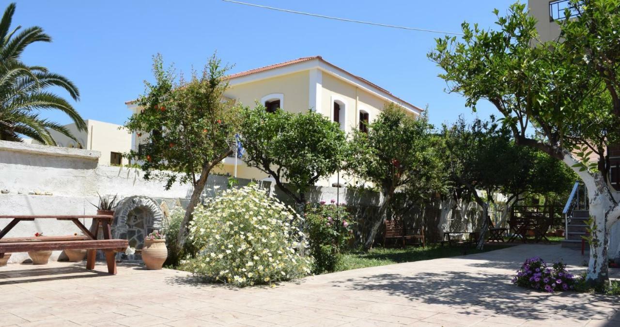 Central House With Quiet Garden Kíssamos Dış mekan fotoğraf